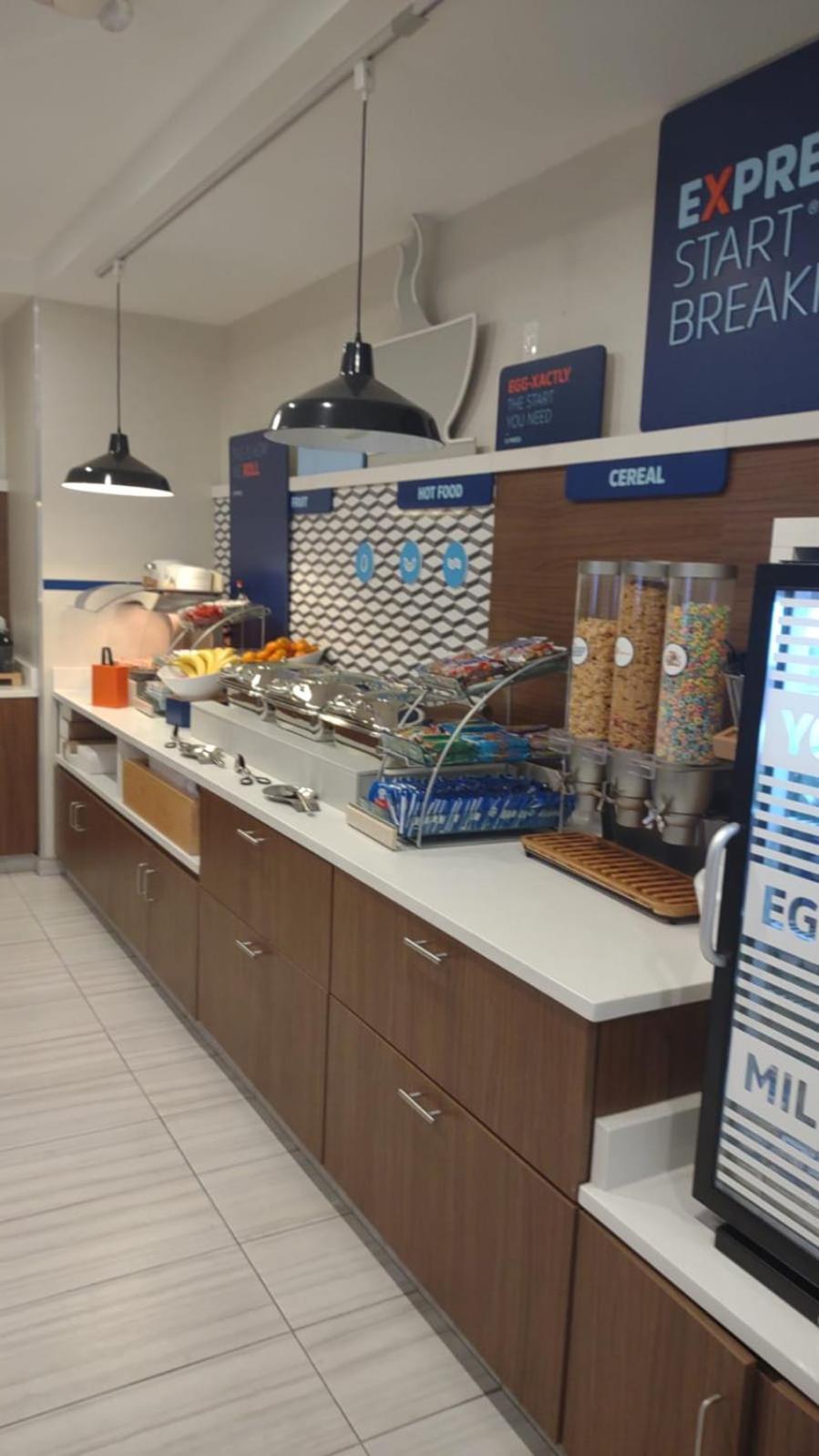 Holiday Inn Express And Suites Chicago West - St Charles By Ihg Saint Charles Extérieur photo